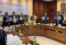 বিদেশি কোম্পানির মাধ্যমে বন্দরের দক্ষতা বাড়ানো হচ্ছে : আনিসুজ্জামান