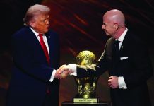 ট্রাম্পকে শান্তি পুরস্কার দিয়ে বিপাকে ফিফা সভাপতি