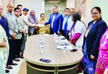 অত্যাধুনিক মেডিকেল সরঞ্জাম সংযোজনে চেক হস্তান্তর