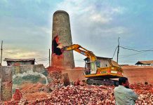 হাটহাজারীতে গুঁড়িয়ে দেয়া হলো ৮ ইটভাটা, ১৬ লাখ টাকা জরিমানা