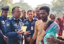 রাউজানে ঘরে আগুন দিলো কারা-এ তথ্য জানালে ৫০ হাজার টাকা পুরস্কার দিবে পুলিশ