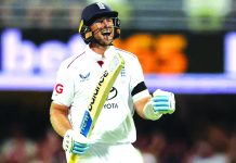 ব্রিসবেন টেস্টে রুটের রেকর্ডগড়া সেঞ্চুরি