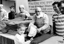 সীতাকুণ্ডে ৬শ ’ গরীব ও অসহায় পরিবার পেল কম্বল