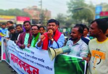 তামিম ইকবালকে কটুক্তির প্রতিবাদে মানববন্ধন