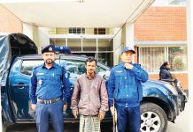 আনোয়ারায় সড়কের পাশ থেকে উদ্ধার দুই শিশুর বাবা আটক