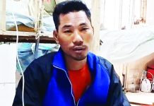 মোবাইলের ক্ষতিপূরণের জন্য কোমরে শিকল বেঁধে তিন দিন ধরে নির্যাতন