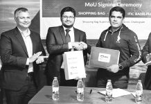 আইএফআইসি ব্যাংক ও শপিং ব্যাগ সুপার মার্কেটের মধ্যে সমঝোতা স্মারক স্বাক্ষর