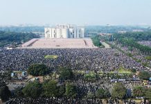 জনসমুদ্রে অশ্রুসিক্ত বিদায়