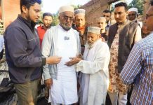 রাঙ্গুনিয়ায় অগ্নিকাণ্ডে ক্ষতিগ্রস্ত পরিবারের পাশে ডা. রেজাউল করিম