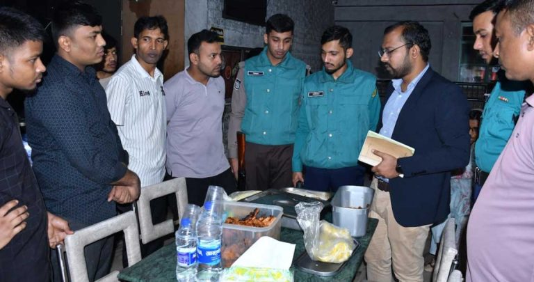 ‘৭ ডেজ’ রেস্টুরেন্টের বাসমতি চালে ইঁদুরের বিষ্ঠা