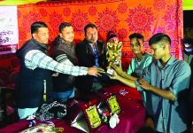 সিকদার বাড়ি কিশোর ও তরুণ সংঘের রাত্রিকালীন ব্যাডমিন্টন টুর্নামেন্ট সম্পন্ন