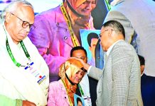 গুম হওয়া বাবার হাত ধরে স্কুলে যাওয়ার আকুতি, কাঁদলেন তারেকও