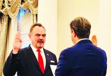 ওয়াশিংটনে বাংলাদেশের নতুন মার্কিন রাষ্ট্রদূতের শপথ গ্রহণ