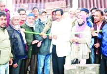 আসকারদিঘির পাড়ে গভীর নলকূপ সংস্কার কাজের উদ্বোধন