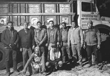 ছরা থেকে বালু উত্তোলন, ট্রাকসহ আটক ২