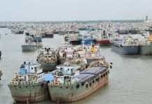 লাইটার জাহাজকে ভাসমান গুদাম বানানো যাবে না