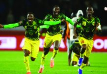 অবিশ্বাস্য নাটকীয়তায় কোয়ার্টার-ফাইনালে মালি