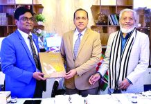 চট্টগ্রাম শিক্ষাবোর্ডের চেয়ারম্যানের সাথে মীরসরাই কলেজ প্রতিনিধিদলের সাক্ষাৎ