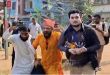 চবি শিক্ষক ধরে প্রক্টর অফিসে দিলো চাকসু নেতারা