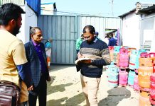 বান্দরবান ও হাটহাজারীতে ১০ জনকে জরিমানা