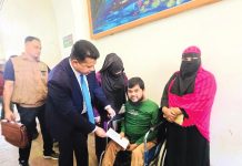 মেধাবী প্রতিবন্ধী রানার পাশে চট্টগ্রাম জেলা প্রশাসক