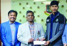 বিশ্বকাপজয়ী পেসারের পাশে দাঁড়াল বিসিবি