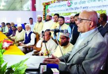 আমার যা আছে তা নিয়ে শান্তিতে থাকতে হবে, তাহলে আমরা গরিব হব না