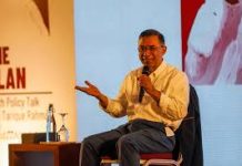 ভাইয়া বললে ভালো লাগবে, স্যার বলার দরকার নেই