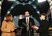 নিউ ইয়র্কের মেয়র হিসেবে পবিত্র কোরআন ছুঁয়ে শপথ নিলেন জোহরান মামদানি