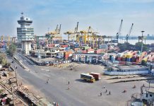 কর্মবিরতিতে বন্দরে অচলাবস্থা