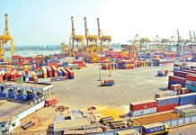 কর্মবিরতিতে দিনভর বন্দর অচল, গভীর রাতে কর্মসূচি স্থগিত