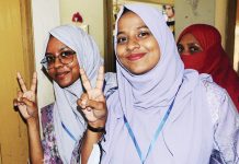 প্রথমবার ভোট দিয়ে তরুণদের উচ্ছ্বাস