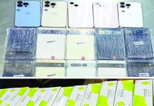 শাহ আমানত বিমানবন্দর যাত্রীর ব্যাগেজে ২৭০ কার্টন সিগারেট ও ১৫ মোবাইল ফোন