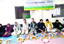 মাদ্রাসার শিশু শিক্ষার্থীদের সাথে বন্ধন লিও ক্লাবের ইফতার