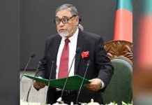 ৩৫ বছর পর ফের শপথ পড়ালেন সিইসি