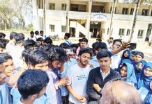 খণ্ডকালীন শিক্ষকদের ফিরিয়ে আনার দাবিতে পরীক্ষা বর্জন