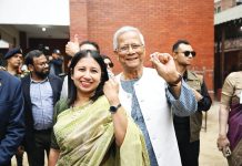 ভোট দিয়ে প্রধান উপদেষ্টা বললেন, ‘ঈদ মোবারক’