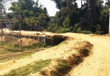 খোঁড়াখুঁড়ির পর একমাস ধরে কাজ বন্ধ