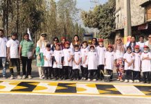 ফ্রোবেল একাডেমীর শিক্ষার্থীরা আয়োজন করেছে জেব্রা ক্রসিং কর্মসূচি