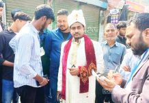 আগে ভোট পরে বিয়ে, বিয়ের সাজে ভোটকেন্দ্রে বর