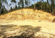 লোহাগাড়ায় টিলা কেটে মাটি পাচার