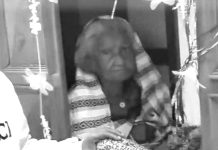 লৌহজংয়ে পালকিতে চড়ে ভোটকেন্দ্রে শতবর্ষী চাঁন বানু