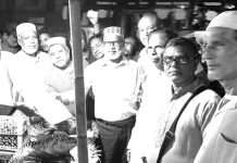 স্টিল মিলস বাজার এলাকায় ধানের শীষের সমর্থনে গণসংযোগ