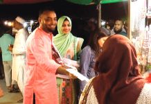 ধানের শীষের পক্ষে পতেঙ্গা সৈকতে জাগরণ ভ্যানের প্রচারণা