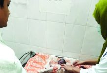 পটিয়ায় হাসপাতালের পিছনে ছাইয়ের স্তূপে নবজাতক