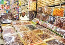 আমদানি বাড়লেও কমেনি খেজুরের দাম