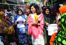 খসরুর প্রচারণায় পুত্রবধূ সায়েকা কবির