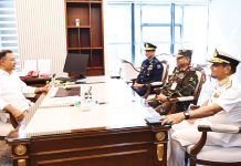 প্রধানমন্ত্রীর সঙ্গে তিন বাহিনীর প্রধানের সাক্ষাৎ