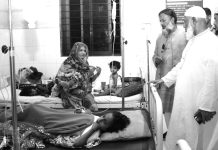 হালিশহরে অগ্নিদগ্ধদের পাশে রাজনৈতিক নেতৃবৃন্দ