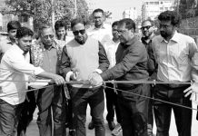 পশ্চিম বাকলিয়ায় সড়ক নির্মাণ কাজের উদ্বোধন করলেন মেয়র